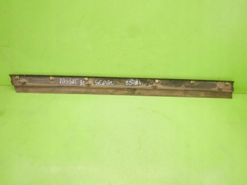 LISTWA DRZWIOWA PRAWA PRZÓD DÓŁ VW PASSAT B5 96-00