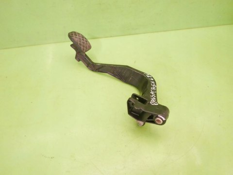 PEDAŁ SPRZĘGŁA VW PASSAT B5 1.6 8V 96-00 PEDAŁ SPRZĘGŁA VW PASSAT B5 1.6 8V 96-00