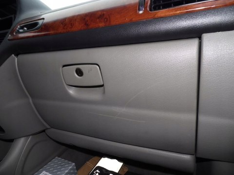 SCHOWEK PRAWY PASAŻERA Z DESKI DAEWOO TACUMA U100