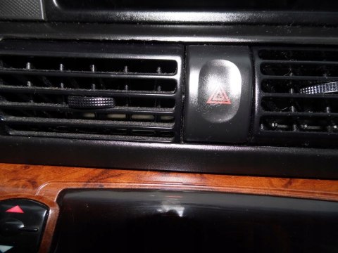 WŁĄCZNIK ŚWIATEŁ AWARYJNYCH DAEWOO TACUMA I U100