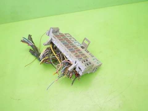 SKRZYNKA BEZPIECZNIKÓW OPEL CORSA B FL 1.0 12V 97-