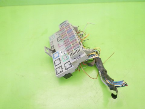 SKRZYNKA BEZPIECZNIKÓW OPEL CORSA B FL 1.0 12V 97-