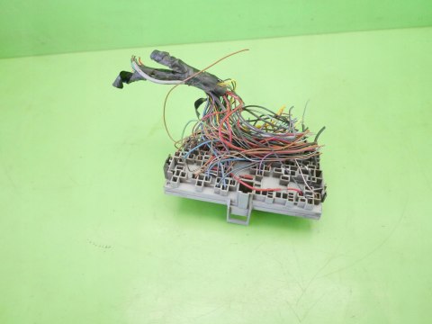 SKRZYNKA BEZPIECZNIKÓW OPEL CORSA B FL 1.0 12V 97-