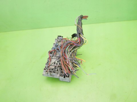 SKRZYNKA BEZPIECZNIKÓW OPEL CORSA B FL 1.0 12V 97-