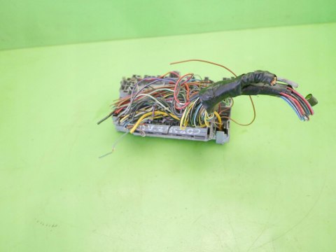 SKRZYNKA BEZPIECZNIKÓW OPEL CORSA B FL 1.0 12V 97-