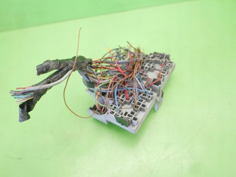 SKRZYNKA BEZPIECZNIKÓW OPEL CORSA B FL 1.0 12V 97-