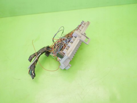 SKRZYNKA BEZPIECZNIKÓW OPEL CORSA B FL 1.0 12V 97-