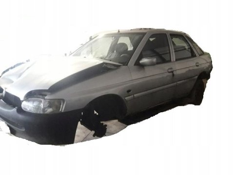 ZAPIĘCIA PASÓW TYŁ ŚRODEK + LEWE FORD ESCORT MK7