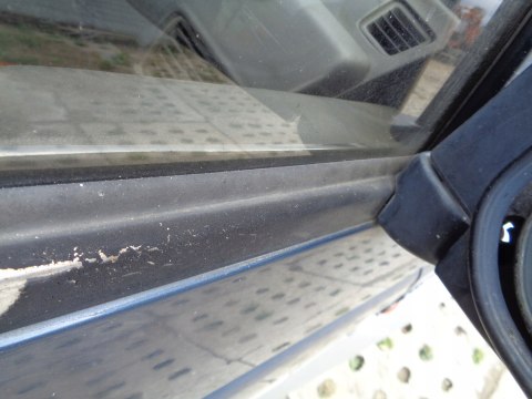 LISTWA ZGARNIAJĄC PRAWA PRZÓD MITSUBISHI PAJERO II LISTWA ZGARNIAJĄC PRAWA PRZÓD MITSUBISHI PAJERO II