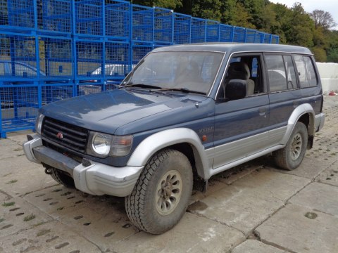 LISTWA ZGARNIAJĄCA LEWA PRZÓD MITSUBISHI PAJERO II