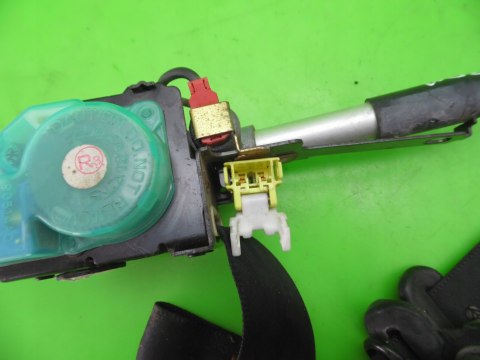 PAS BEZPIECZEŃSTWA PRZÓD PRAWY MAZDA 323C BA V 3D