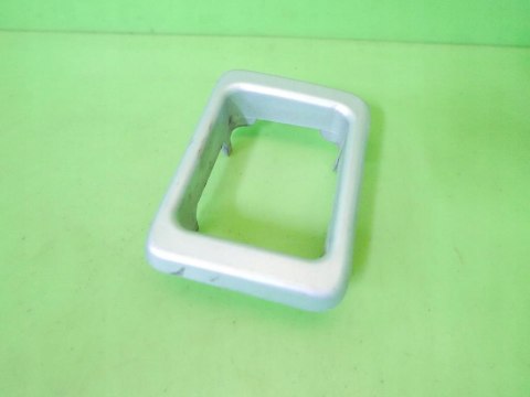 RAMKA LAMPKI PRZECIWMGŁOWEJ TYŁ S07 DAIHATSU CUORE V L701 FL 01-03