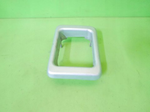 RAMKA LAMPKI PRZECIWMGŁOWEJ TYŁ S07 DAIHATSU CUORE V L701 FL 01-03