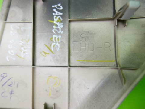 ZAŚLEPKA DESKI PRAWA BOCZNA LEXUS LS460L 12-17