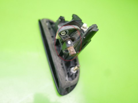ZAMEK RĄCZKA WKŁADKA KLAPY TYŁ RENAULT SCENIC I ZAMEK RĄCZKA WKŁADKA KLAPY TYŁ RENAULT SCENIC I