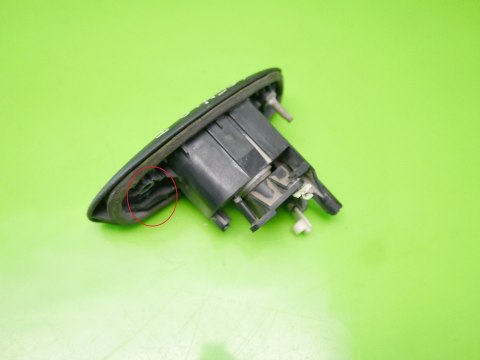 ZAMEK RĄCZKA WKŁADKA KLAPY TYŁ RENAULT SCENIC I ZAMEK RĄCZKA WKŁADKA KLAPY TYŁ RENAULT SCENIC I