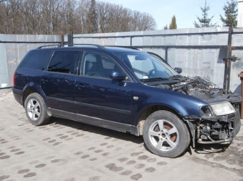 ZAWIAS DRZWI PRAWY PRZÓD DÓŁ VW PASSAT B5 LN5Y ZAWIAS DRZWI PRAWY PRZÓD DÓŁ VW PASSAT B5 LN5Y