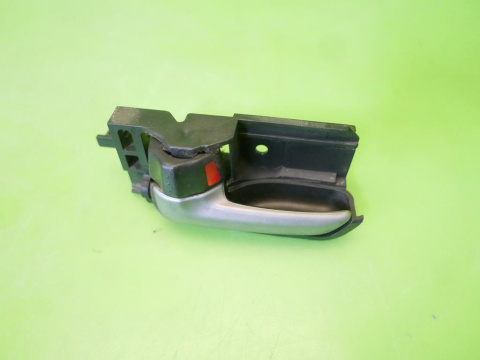 Klamka wewnętrzna lewa przód SUZUKI SX4 I EY HB 5D 06-09 Klamka wewnętrzna lewa przód SUZUKI SX4 I EY HB 5D 06-09