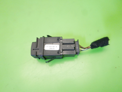 Przełącznik podgrzewania szyby tył SKODA SUPERB I 3U 01-06 Przełącznik podgrzewania szyby tył SKODA SUPERB I 3U 01-06