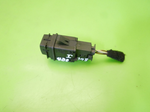 Przełącznik podgrzewania szyby tył SKODA SUPERB I 3U 01-06 Przełącznik podgrzewania szyby tył SKODA SUPERB I 3U 01-06