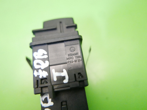 Przełącznik podgrzewania szyby tył SKODA SUPERB I 3U 01-06 Przełącznik podgrzewania szyby tył SKODA SUPERB I 3U 01-06