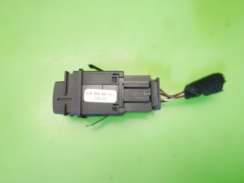 Przełącznik podgrzewania szyby tył SKODA SUPERB I 3U 01-06 Przełącznik podgrzewania szyby tył SKODA SUPERB I 3U 01-06