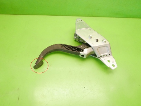 Pedał sprzęgła OPEL ASTRA H III 1.6 16V 04-06 Pedał sprzęgła OPEL ASTRA H III 1.6 16V 04-06