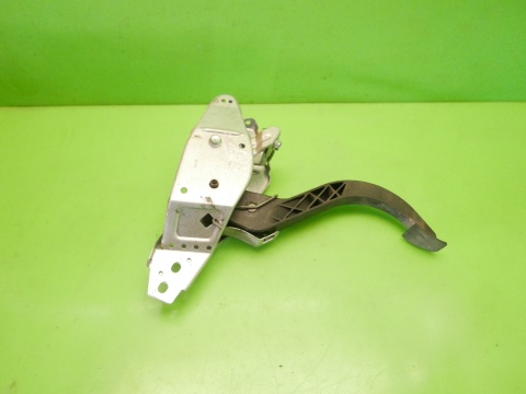 Pedał sprzęgła OPEL ASTRA H III 1.6 16V 04-06 Pedał sprzęgła OPEL ASTRA H III 1.6 16V 04-06