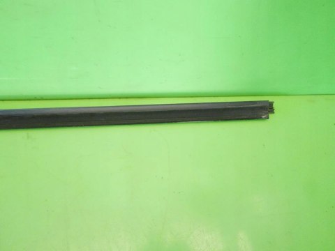 LISTWA ZGARNIAJĄCA PRAWA PRZÓD FIAT PUNTO I 5D 93-