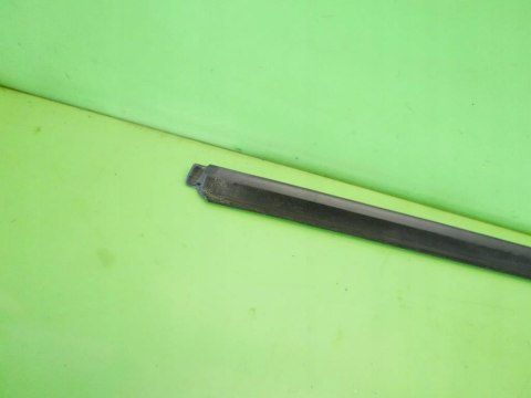 LISTWA ZGARNIAJĄCA PRAWA PRZÓD FIAT PUNTO I 5D 93-