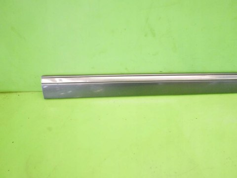 LISTWA DRZWIOWA PRAWA PRZÓD MERCEDES W211 SEDAN