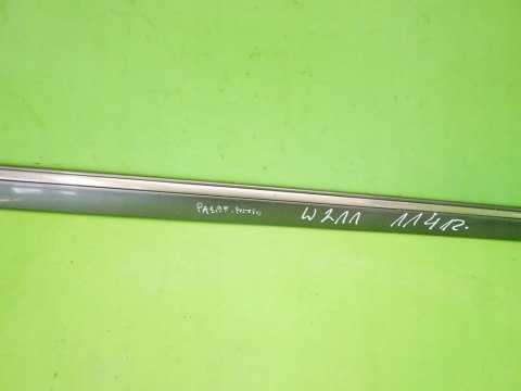 LISTWA DRZWIOWA PRAWA PRZÓD MERCEDES W211 SEDAN