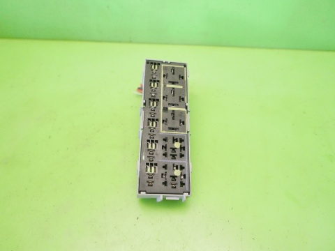 Skrzynka przekaźników OPEL MERIVA A I 1.7 CDTI 03-05