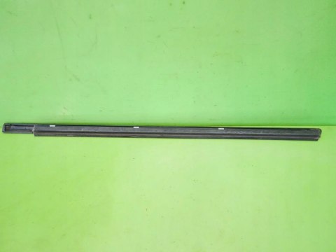 LISTWA ZGARNIAJĄCA PRAWA PRZÓD MERCEDES W211 SEDAN