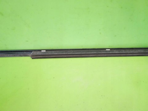 LISTWA ZGARNIAJĄCA PRAWA TYŁ MERCEDES W211 SEDAN