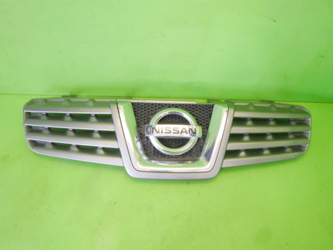 Grill atrapa logo znaczek emblemat przód NISSAN QASHQAI I J10 06-09