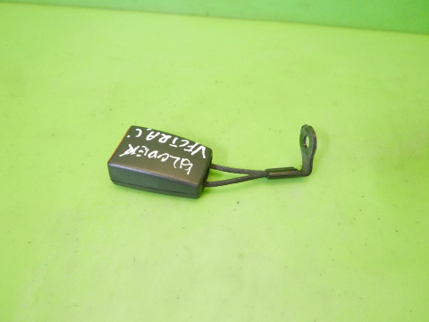 Zatrzask zapięcie pasa środek tył OPEL VECTRA C GTS 02-05 Zatrzask zapięcie pasa środek tył OPEL VECTRA C GTS 02-05