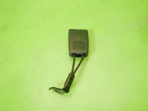 Zatrzask zapięcie pasa środek tył OPEL VECTRA C GTS 02-05 Zatrzask zapięcie pasa środek tył OPEL VECTRA C GTS 02-05