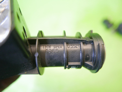 Zestaw wkładka drzwi lewa stacyjka korek ALFA ROMEO 147 1.9 JTDM 04-06 Zestaw wkładka drzwi lewa stacyjka korek ALFA ROMEO 147 1.9 JTDM 04-06