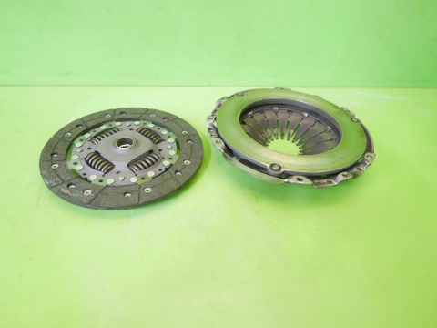 Docisk + tarcza sprzęgła SUZUKI SX4 I EY 1.6 DDIS 06-09 Docisk + tarcza sprzęgła SUZUKI SX4 I EY 1.6 DDIS 06-09