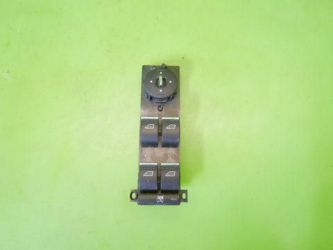 Przełącznik panel szyb lewy przód 8M5T14A132AC FORD FOCUS MK2 FL 07-11 Przełącznik panel szyb lewy przód 8M5T14A132AC FORD FOCUS MK2 FL 07-11