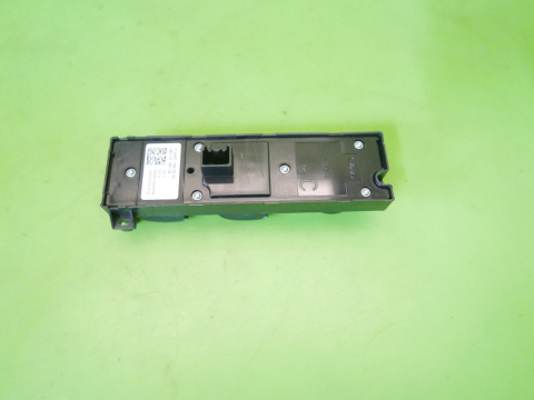 Przełącznik panel szyb lewy przód 8M5T14A132AC FORD FOCUS MK2 FL 07-11 Przełącznik panel szyb lewy przód 8M5T14A132AC FORD FOCUS MK2 FL 07-11