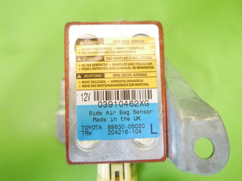 Czujnik uderzeniowy lewy 8983005020 TOYOTA AVENSIS T22 FL 1.6 00-03