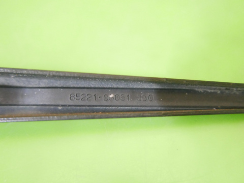 Ramię wycieraczki lewe przód 8522105051 TOYOTA AVENSIS T22 FL 00-03 Ramię wycieraczki lewe przód 8522105051 TOYOTA AVENSIS T22 FL 00-03