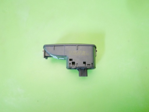 Przełącznik szyb prawy przód 13189333 RW OPEL CORSA D 06-11