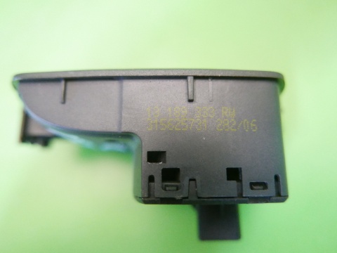 Przełącznik szyb prawy przód 13189333 RW OPEL CORSA D 06-11