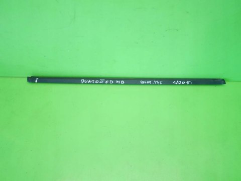 LISTWA ZGARNIAJĄCA PRAWA TYŁ FIAT PUNTO II 5D 99-