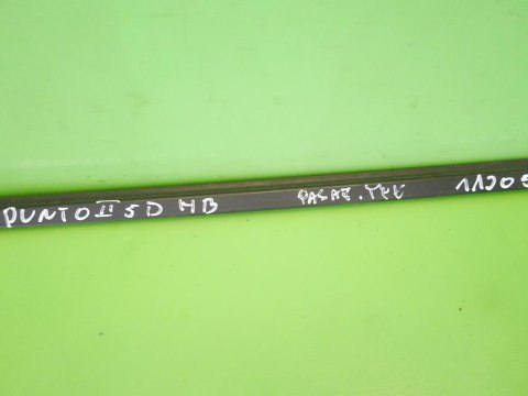 LISTWA ZGARNIAJĄCA PRAWA TYŁ FIAT PUNTO II 5D 99-