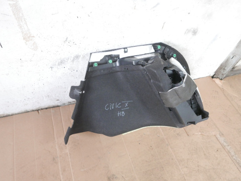 Tapicerka boczek bagażnika lewy tył HONDA CIVIC X FK6 HB 5D 15-19 Tapicerka boczek bagażnika lewy tył HONDA CIVIC X FK6 HB 5D 15-19