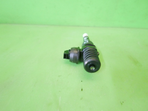Pompowtrysk pomowtryskiwacz 038130073AG VW GOLF V 1.9 TDI 03-09 Pompowtrysk pomowtryskiwacz 038130073AG VW GOLF V 1.9 TDI 03-09